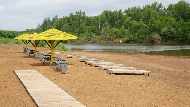 О правилах купания в открытых водоёмах.